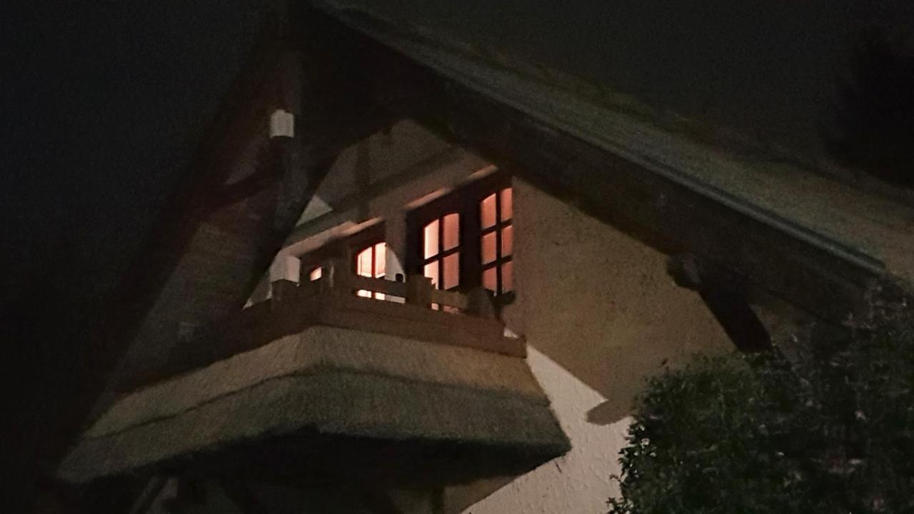 Haus Veronika Zamardi Luaran gambar