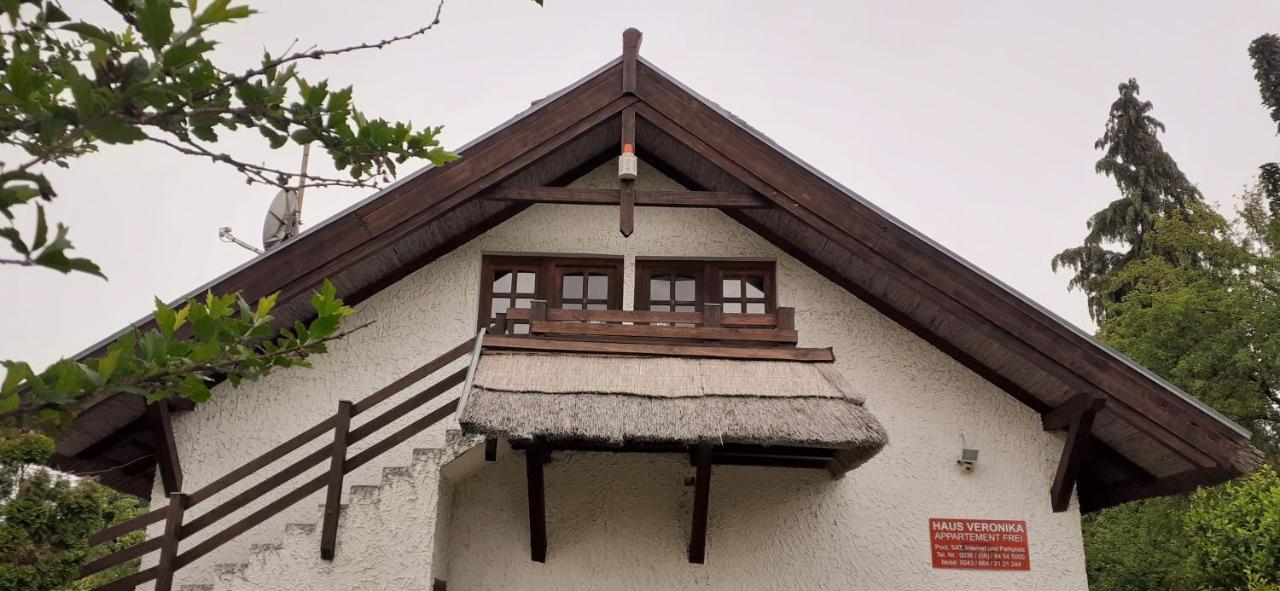 Haus Veronika Zamardi Luaran gambar