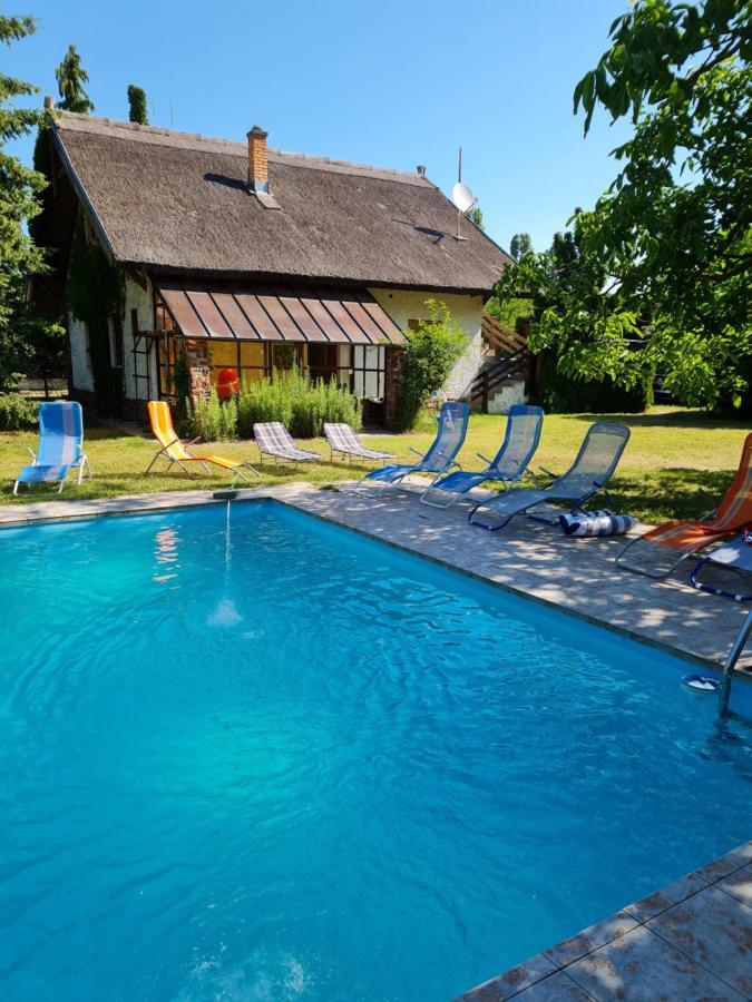 Haus Veronika Zamardi Luaran gambar