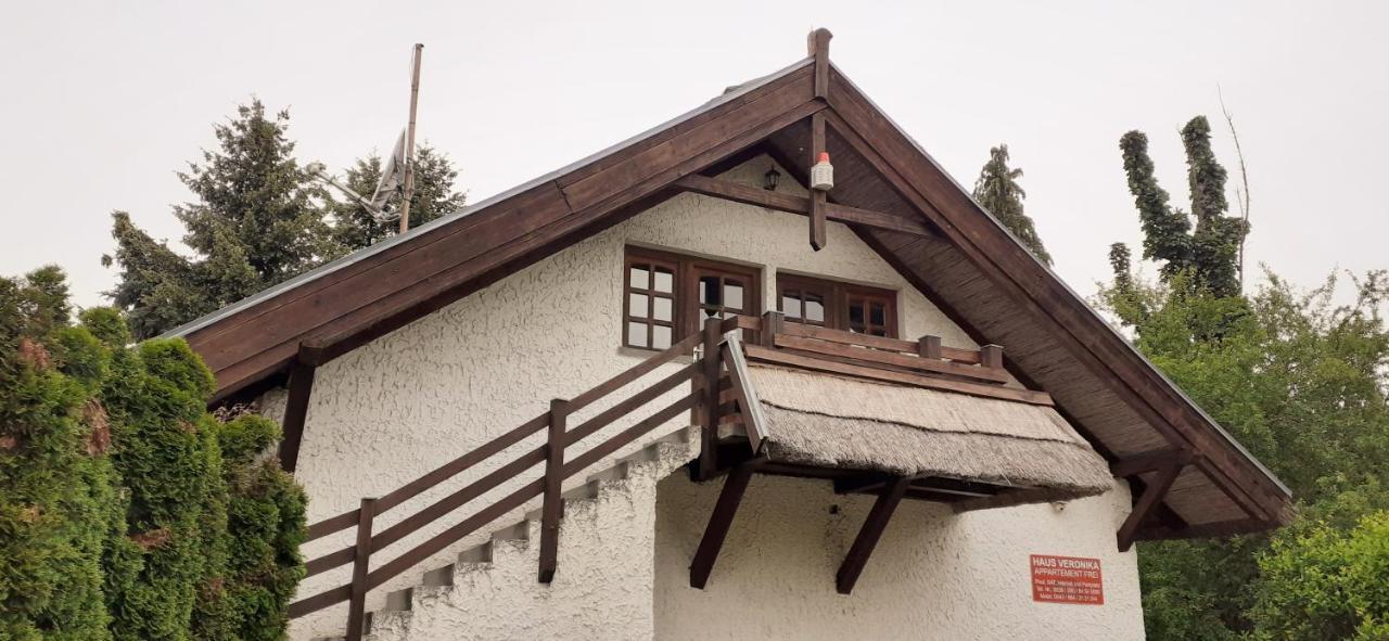 Haus Veronika Zamardi Luaran gambar