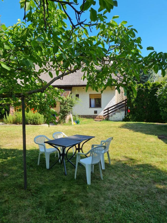 Haus Veronika Zamardi Luaran gambar