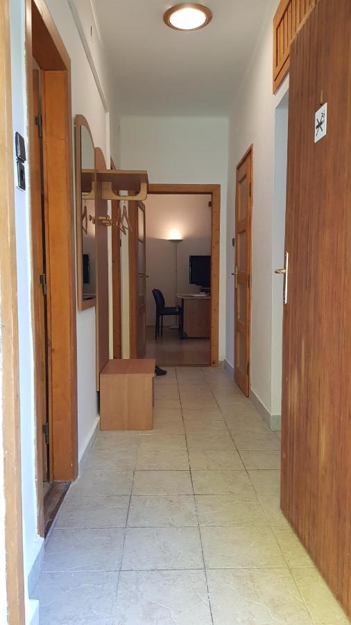 Haus Veronika Zamardi Luaran gambar
