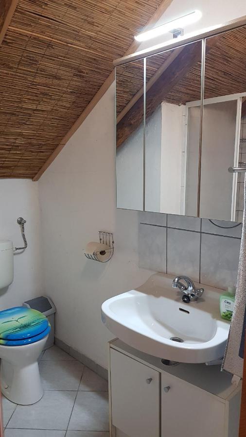Haus Veronika Zamardi Luaran gambar