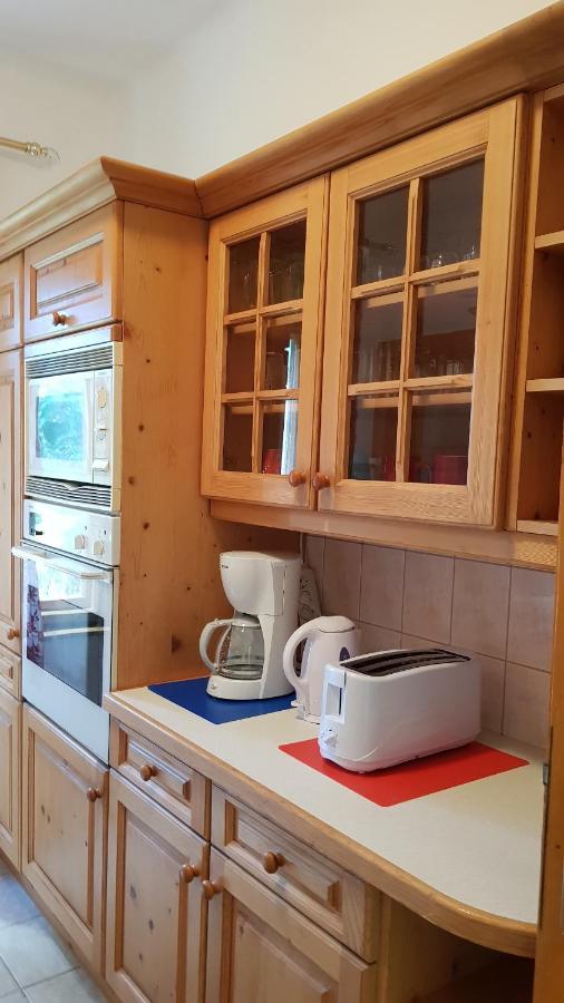 Haus Veronika Zamardi Luaran gambar