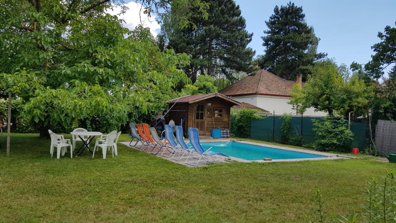 Haus Veronika Zamardi Luaran gambar