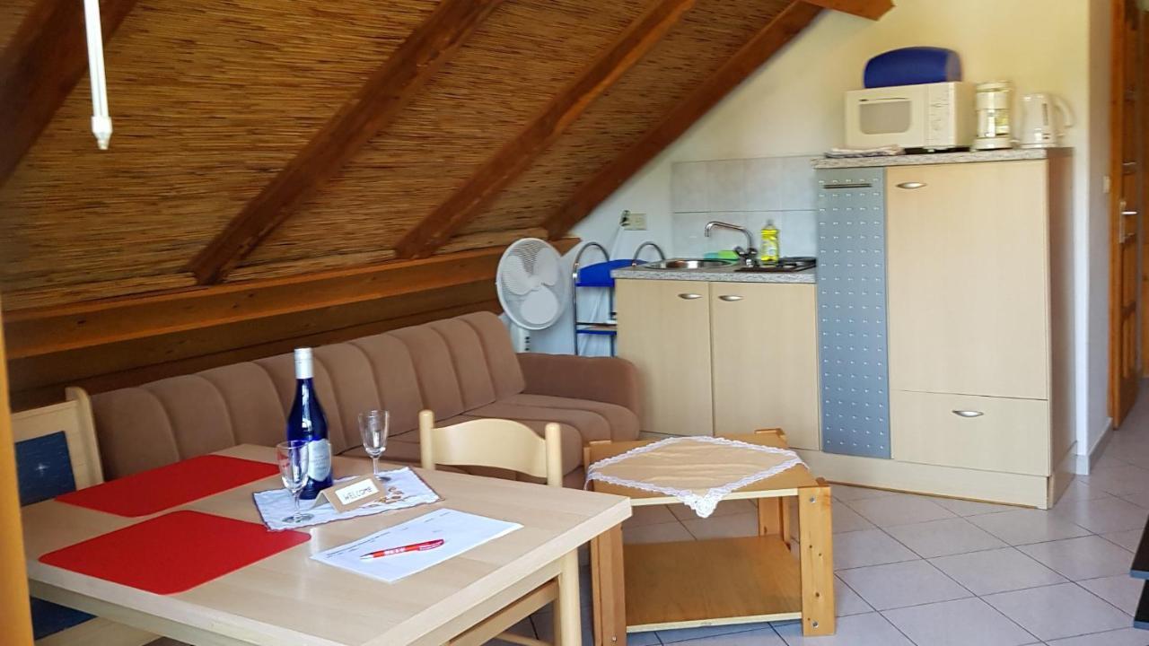 Haus Veronika Zamardi Luaran gambar
