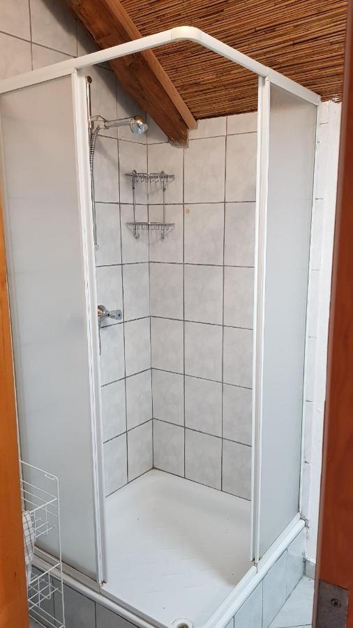 Haus Veronika Zamardi Luaran gambar