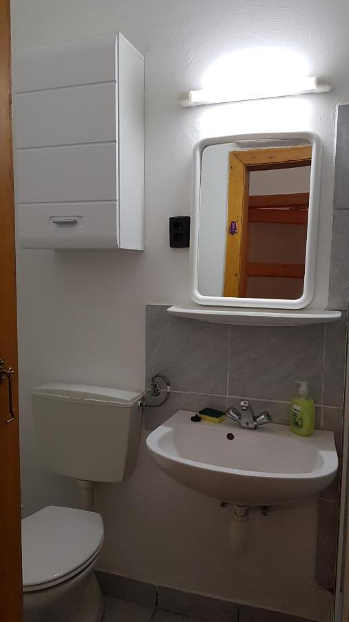 Haus Veronika Zamardi Luaran gambar