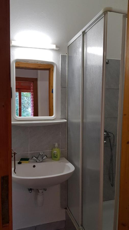Haus Veronika Zamardi Luaran gambar