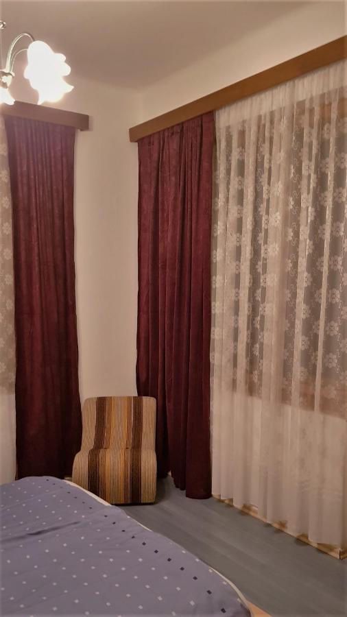 Haus Veronika Zamardi Luaran gambar