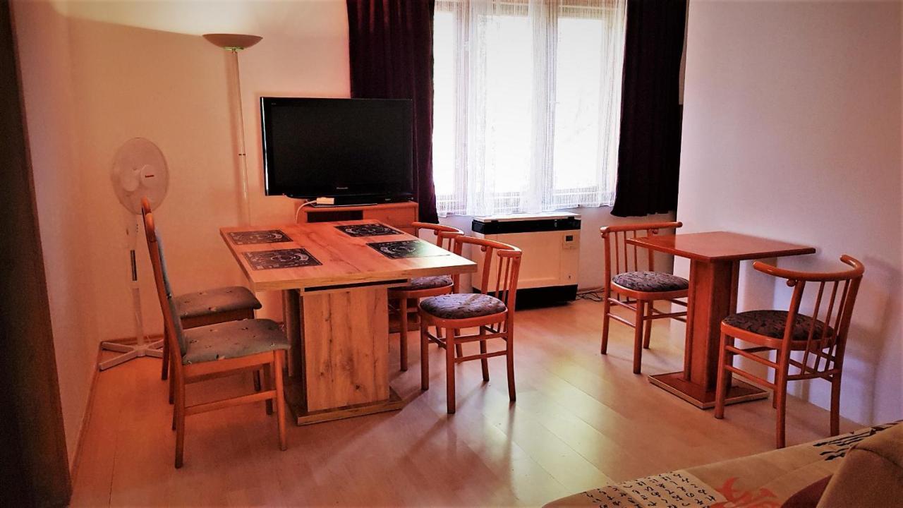 Haus Veronika Zamardi Luaran gambar