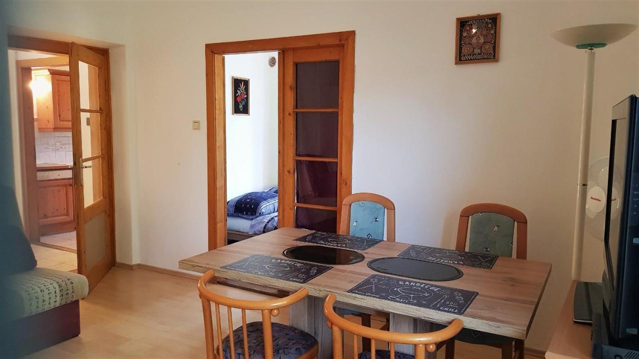 Haus Veronika Zamardi Luaran gambar